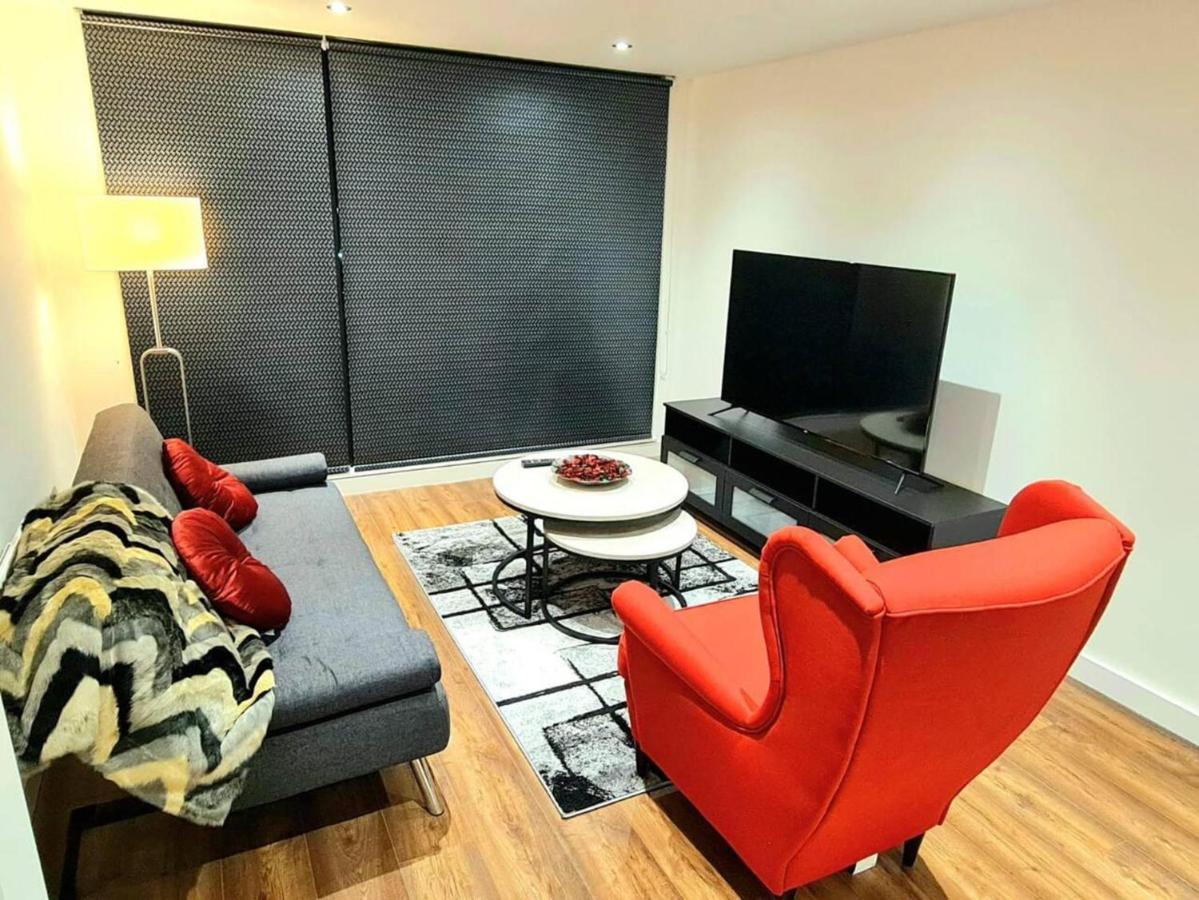1-Bedroom Aprt In Salford- Freeparking- Sleeps3 Manchester Exterior foto
