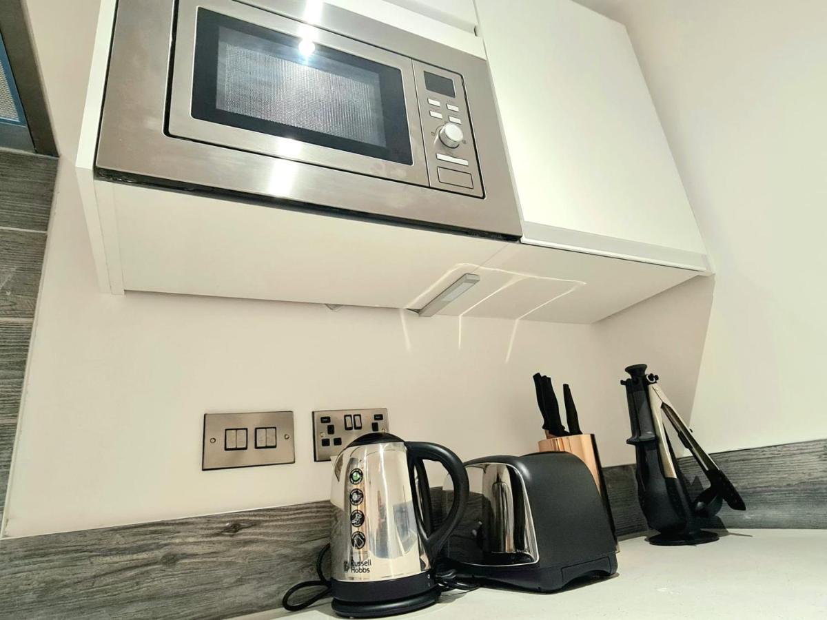 1-Bedroom Aprt In Salford- Freeparking- Sleeps3 Manchester Exterior foto
